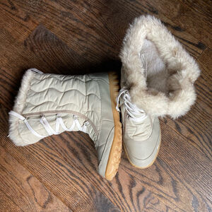 Women's Quechua Boots Beige Size 38